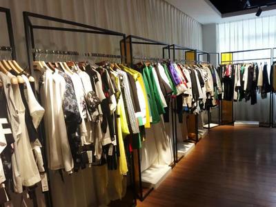 以卓越產品與暖心服務，贏得服裝鞋帽零售市場